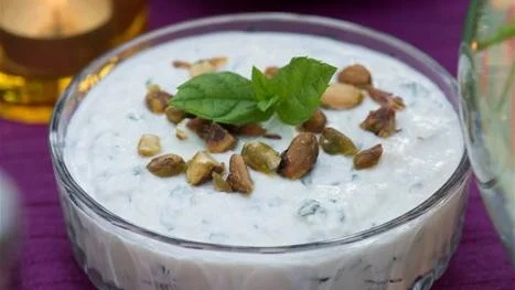 Läcker dipp med fetaost, mynta och tahini.