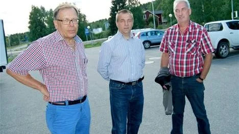 FÖRETAGSBESÖK. Stig Kerttu, näringslivschef Övertorneå kommun, Per-Anders Ruona, chef arbetsförmedlingen Haparanda och Övertorneå, och Roland Kemppainen, kommunalråd Övertorneå, besöker företagen i centralorten. Under hösten kommer även företag i övriga kommunen att få besök.