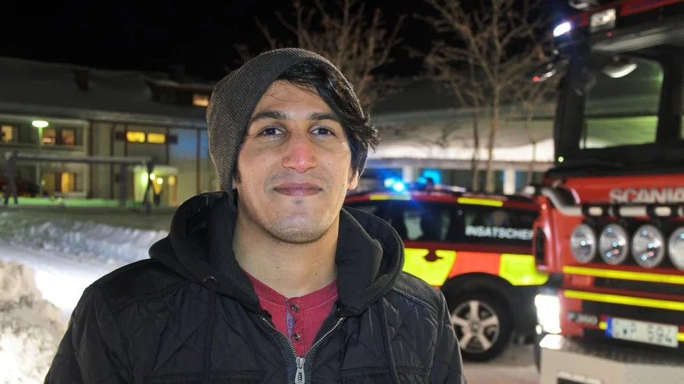 Nader Ramazani bor i en av Migrationsverkets lägenheter i trappuppgången där det brann och under måndagskvällen fick han och hans familj flytta till ett annat asylboende.