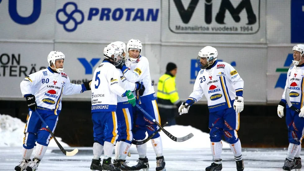 Jubel. HT Bandy kunde jubla efter storsegern, 9–1, mot Köping.
