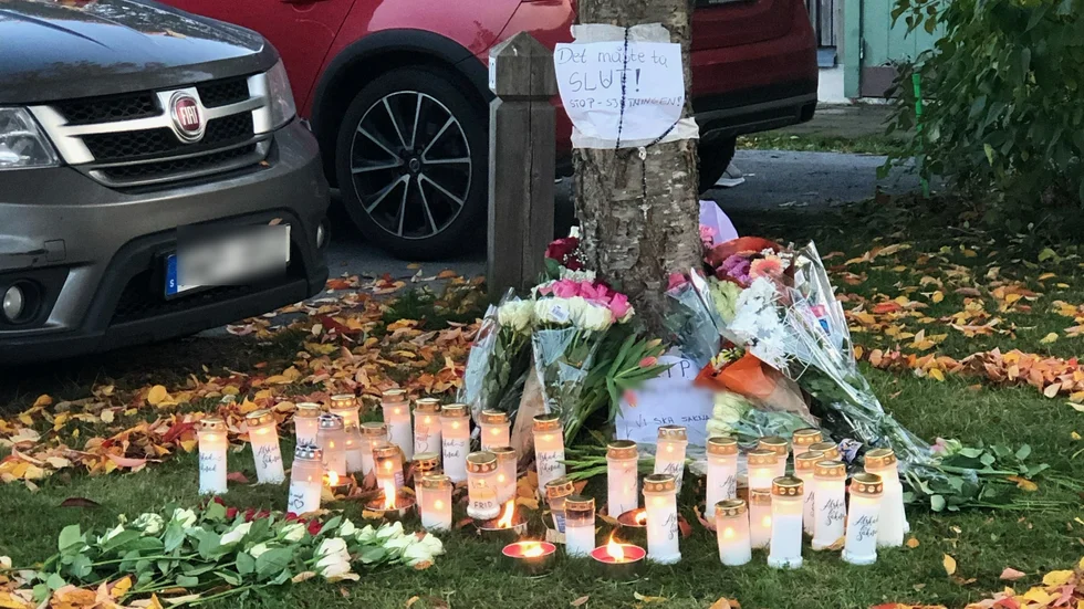 Ingen person har ännu gripits misstänkt efter dödsskjutningen i Norrbacka under tisdagskvällen. Polisen utreder om skjutningen har koppling till gängkriminalitet i området.