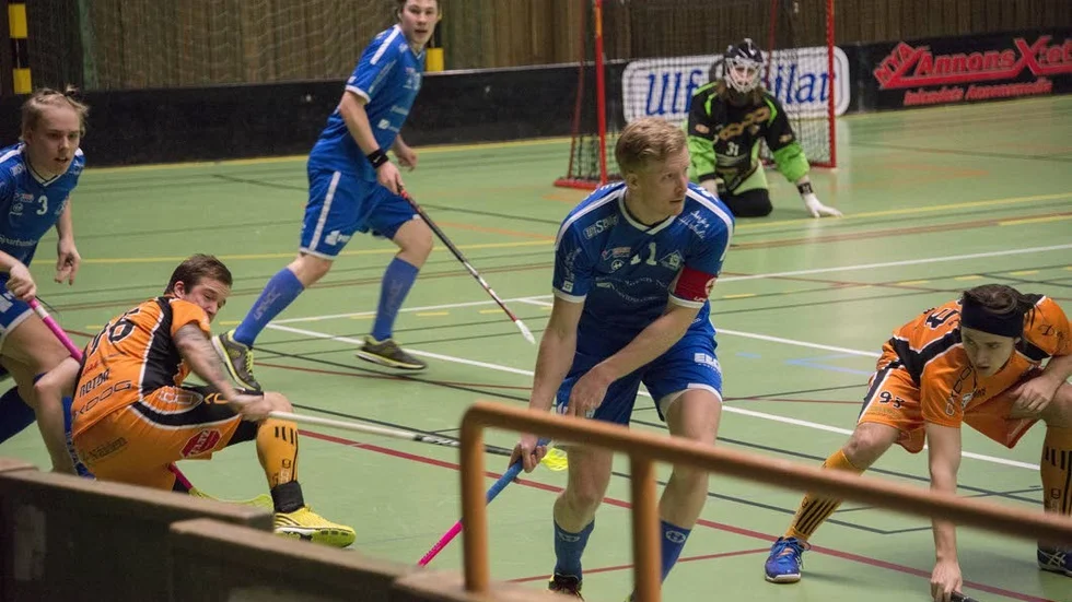 Holmsund gjorde några försök att få stopp på sexmålsskytten Emil Lindmark …