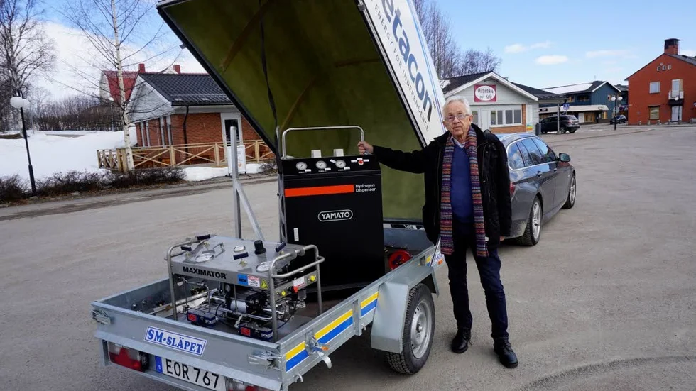 Framtiden? Kurt Dahlberg på Metacon är övertygad om att alla fordon på sikt kommer att drivas på vätgas. Så här ser tankstationen ut som stått på Cartest i vinter.