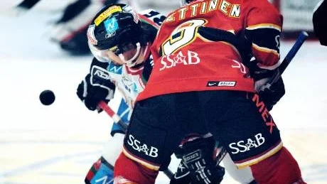 COMEBACK. Tommi Miettinen och Jussi Tarvainen var tillbaka och krigade åter på isen.