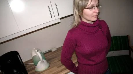 OVETANDE. "Vi vet ingenting, och killarna vill inte uttala sig för vi har skrivit kontrakt i Tjeckien att inte prata om vår lön", berättade Lenka Chlumecka, 25,  som fram till tisdagsförmiddagen trodde att hon skulle arbeta hos Partab i Kalix till i april.