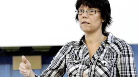 BRYTER. Carola Andersson konstaterade att Luleå kommun inte följer Skolverkets rekommendationer. Verket vill ha färre barn per avdelning.