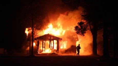 ÖVERTÄNT. När räddningstjänsten kom till branden i Gäddvik var huset redan övertänt.