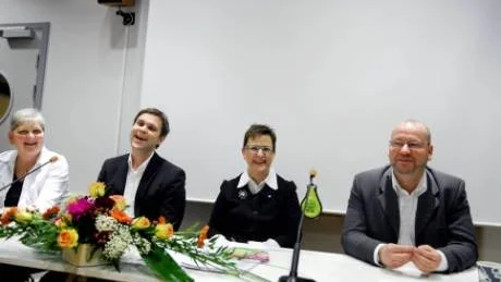JÄMSTÄLLDHETSSNACK. Med bland annat en paneldebatt invigdes JämO:s Barnvagnskampanj i Kulturens hus i går. Från vänster syns Ing-Britt Larsson, Försäkringskassan Kalix, Tobias Mård, VD Exait AB, Margareta Berggren, Fackförbundet ST samt Kenneth Robarth, Norrbottens läns landsting.