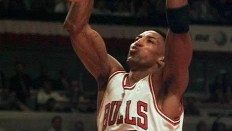 TJURSKALLE. 42-årige Scottie Pippen ska förstärka Sundsvall Dragons under en basketligamatch i januari. Pipen har sex NBA-titlar och ska hjälpa Dragons till två poäng mot Akropol i januari.