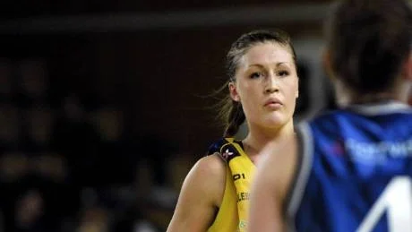 INTE HELT NÖJD. Frida Aili och Luleå Basket kan inte vara helt nöjda med insatsen. Massor av bortkastade bollar och en usel start fällde laget mot Solna.