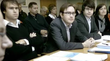 HÖLL INTE MED. Oppositionen David Svenn (fp), Thomas Olofsson (fp), Migelle Wikström (m) och Claudia Kosicinski höll inte med de ledande skolpolitikerna.