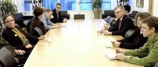 Tummen ned för nya Coop arena-avtalet