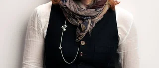 Författaren Åsa Larsson: Jag ser Kiruna genom rosa glasögon