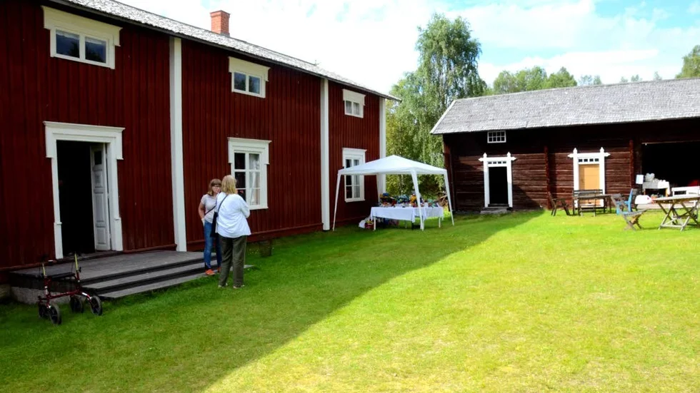 Regnar in. Taket på Martingårdens huvudbyggnad behöver lagas, femton år innan planerat.