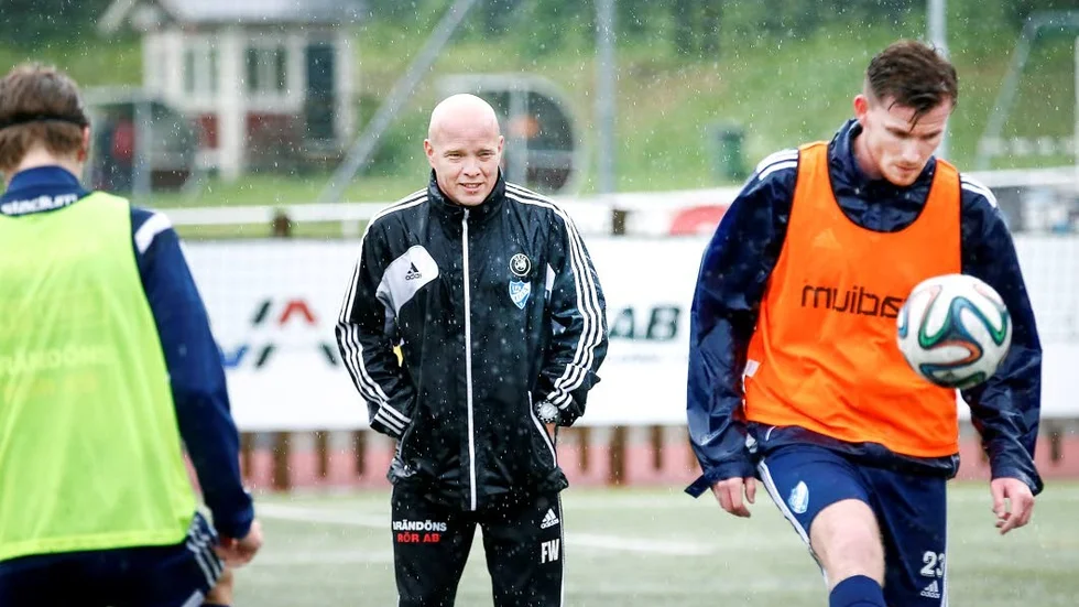 Seger i sikte. IFK Luleås tränare Fredrik Waara ser fram emot söndagens hemmamatch mot Dalkurd.