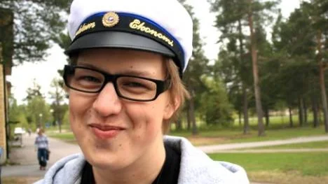 Adam Lundström kände sig fulländad i den vita huvudbonaden.