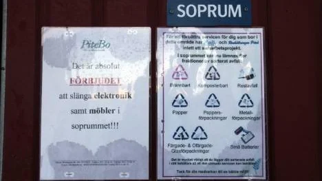 Ett flertal fraktioner av sorterat avfall kan lämnas i soprummen på Centrumområdet, dock inte plastförpackningar. Att dumpa elektronik och möbler är strängt förbjudet.