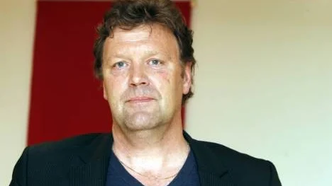 Stefan Wigren, rektor på Strömbackaskolan, säger att grunden är att vara restriktiv med ledighet och att formuleringarna ska ses som ett sätt att hantera ledighet.