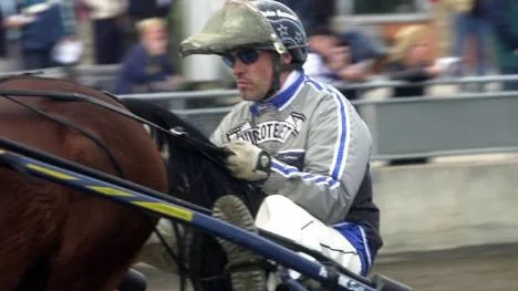 John Östman kör favoriten Let"s Tango F i Peabtravets årspremiär. PT-sport spikar. (Arkivbild)
