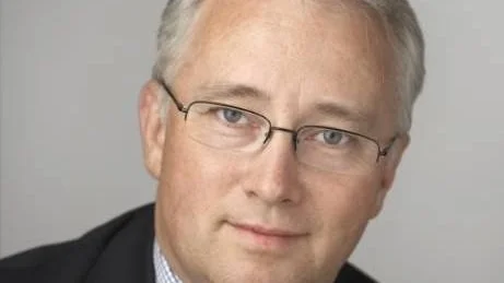 Kommunstyrelsens ordförande i Lidingö, moderaten Paul Lindquist, beskrev på sin blogg 2009-02-03 det kommunala utjämningssystemet som en skatt på avundsjuka.