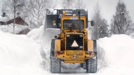 Om det snöar mer än sju centimeter kör man en hel snösväng, vilket innebär att man skottar både större och mindre gator, torg och parkeringar. (Arkivbild)