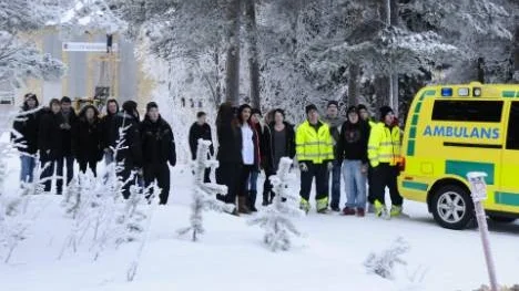 Huset låg mitt emot Sandbackaskolan och det var elever som larmade räddningstjänsten. "Jag trodde först att det var kemisalen. Det är hemskt", säger Hanna Johansson, 17 år, från Arvidsjaur.