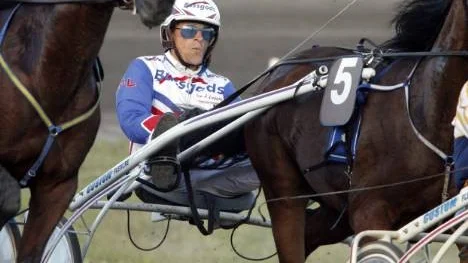 Ove A Lindqvist plockade in ett par pinnar på Ulf Ohlsson i championatstriden på Peabtravet. Ove A vann en dubbel igår. (Arkivbild)