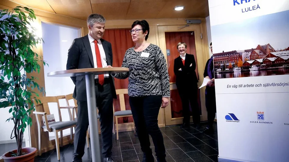 Invigning. Krami Luleå blir den första verksamheten i länet och den 29e i landet. Kriminalvårdens regionchef Per-Eric Gustavsson med sin lokala representant i Krami, Ruth Krekula.