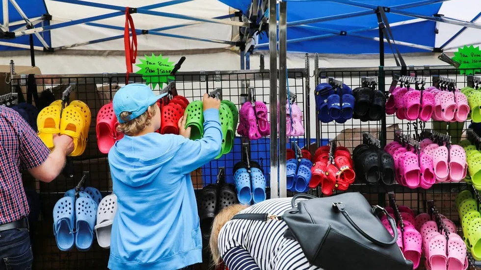 Lagändring. Luleå marknad som avslutades i veckan. Knallarna på marknaden hade olika lösningar, några använder kassaappen iZettle, andra kassaregister och några vanlig kontantbetalning utan kassaregister.