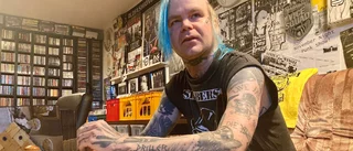 Robert Rautio med punken präntad inpå bara skinnet – idag berättar han suget efter punk, krigshistoria och hajfilmer