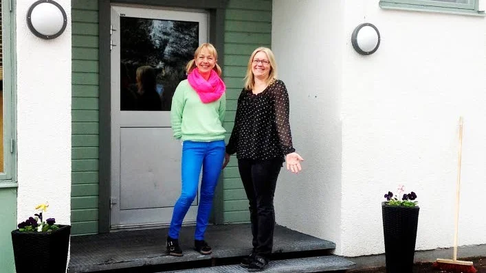 Redo. Läraren Sara Wennberg och rektorn Rektor Ann Bergdahl är redo för öppet hus och jubileumsdag.