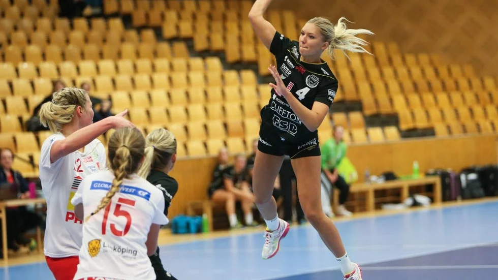 Numret större. Louise Riström och hennes lagkamrater i Boden visade klassen mot mardrömsmotståndaren.