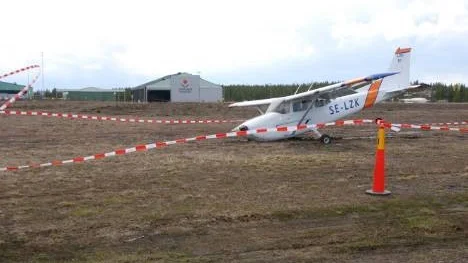 Det var ett skolflygplan av typen Cessna C172R som på den 16 maj hamnade vid sidan av banan på Arvidsjaurs flygplats. Piloten, en flygelev, klarade sig oskadd. (Arkivbild)