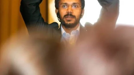 Janesh Vaidya föreslår sol- och vattenterapi om du vill börja med ayurveda. "Jag lovar att du kommer att känna skillnad eftersom din solarplexus får mer energi och genom vattenterapin kommer du få bättre hy, naglar och hår, säger han".