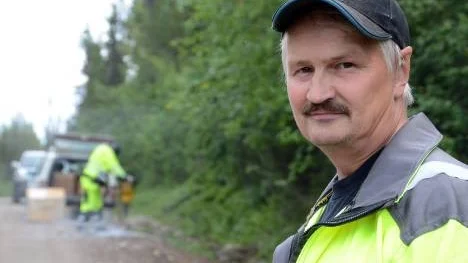 Thure Holmström har varit sprängarbas i 20 år, men funderar över framtiden. Byråkratin blir allt krångligare.