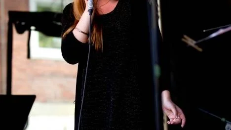 17-åriga Malin Lindström, Jävre, framförde Michael Bublés låt "Haven´t met you yet".