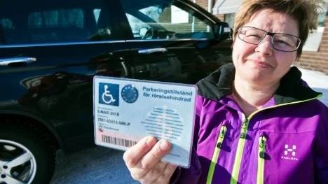 Efter ett års kamp mot olika myndigheter har rullstolsburna Agneta Fridholm, 54, Piteå, fått sitt särskilda parkeringstillstånd för rörelsehindrade.