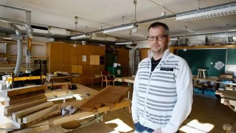 Elever och personal på Parkskolan lider av luftvägsproblem i en del av byggnaden. Rektor Niklas Häggström har stängt träslöjden där värst symptom finns.