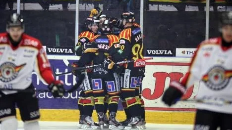 Deppigt för Luleå efter andra raka förlusten. Brynäs vann elitmatchen efter bland annat två mål av förre Luleåspelaren Sebastian Enterfeldt.