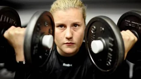 Landets kanske bästa hockeytjej Emma Eliasson lämnade Brynäs IF efter sex säsonger och valde i stället Munksund Piteå. Inget snack om att föreningen fått en mycket stark förstärkning. "Det kan bli en rolig säsong", säger Emma.