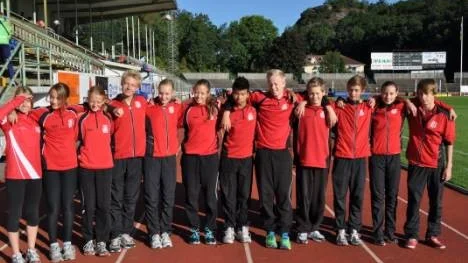 PIF:s trupp i riksfinalen i Kraftmätningen. Från vänster: Elina Sandberg, Elin Larsgren, Jennifer Dahlberg, Axel Pihl, Ellen Eklund, Madelene Dahlberg, Nuttakit Tacum, Oscar Ekberg, Hugo Wande, Anders Öberg, Isabelle Nilsson och Jonas Sjödin.