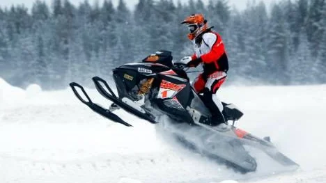 Hemma i Sverige är det Lynx som gäller för Emil Öhman, men i USA kommer han att fortsätta köra Ski-Doo. Nyligen skrev nämligen 26-åringen på ett nytt kontrakt med Warnert Racing. (Arkivbild).