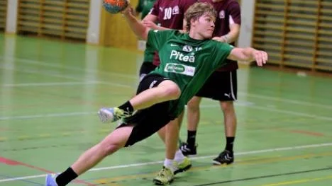 Andreas Bjurström, Strömnäs, låg bakom vändningen i senaste matchen mot Kungsängen. Succén gav självförtroende. "Nu funderar jag inte längre på att sluta", säger han.