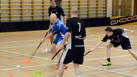 Matchens målkung med fyra mål. Oskar Forsgren (blått) visade prov på extrem toppform under torsdagens derby A-kommunerna emellan.