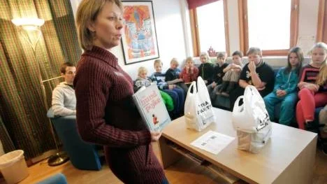 Barnbibliotekarien Åsa Wilén passade även hon på att ge ett lästips. Hon rekommenderade eleverna att läsa boken "En hund och hans pojke".