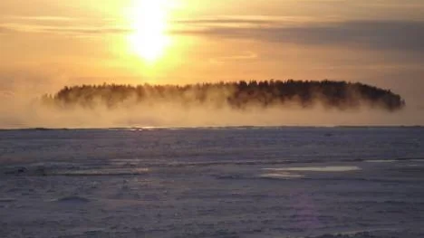 Decembersol över Huvan, utanför Pite havsbad.