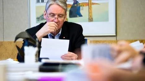 Kent Ögren (S), landstingsråd, menar att landstinget fortfarande har problem med alltför dyra kostnader för stafettäkare. I fjol landade notan på hela 174 miljoner kronor. "En lösning är inte gjord i en handvändning", säger han.