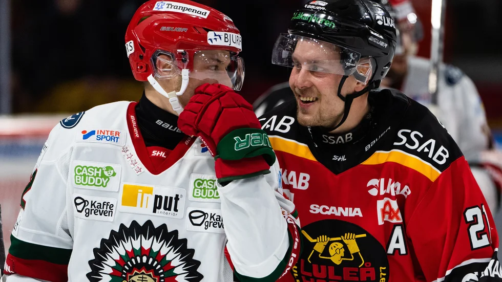 Patrik Karlsson, Frölunda, och Juhani Tyrväinen, Luleå Hockey, såg ut att ha ett trevligt samtal senast lagen möttes. Klockan 14.00 i dag är det dags igen.
