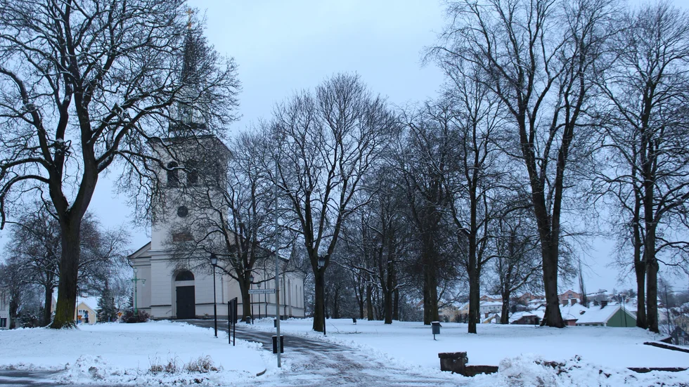 Hur länge blir snön kvar? Det är osäkert, framåt väntar både kallare och varmare väder. 