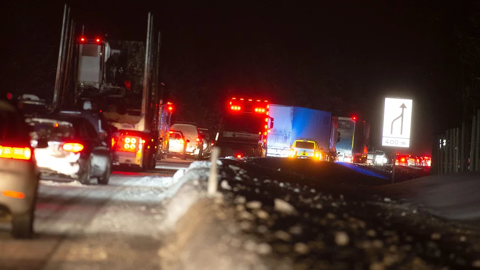 Olyckan orsakade trafikstopp under en knapp timme. 